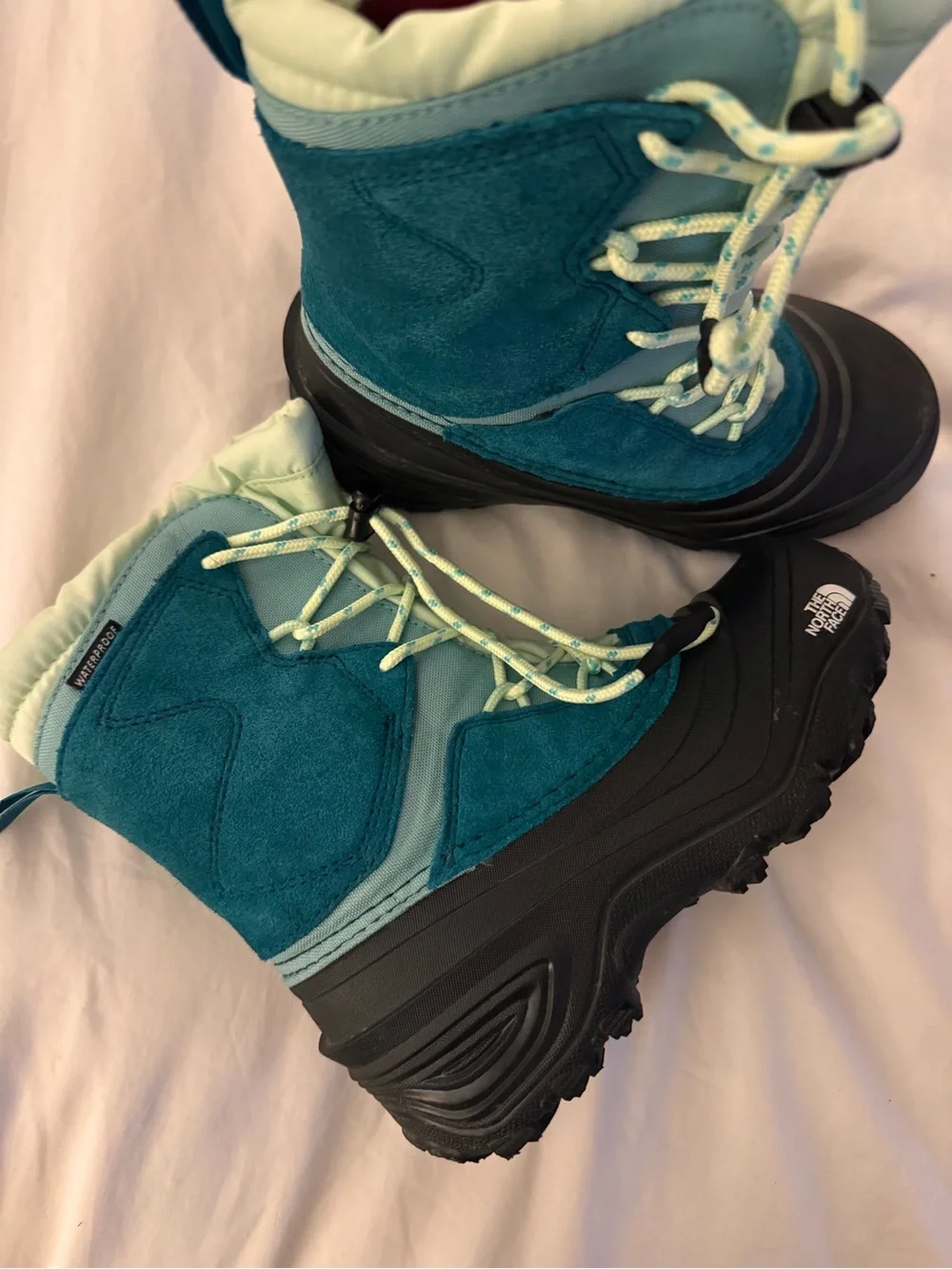 The North Face Kids Alpenglow Hiking /Snow Boots Size 1 - LIKE NEW